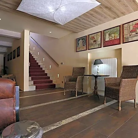 Krakonos Hotel 3*